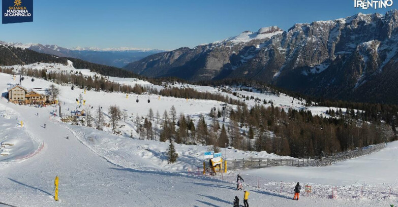 Webcam Madonna di Campiglio (Skiarea Campiglio Dolomiti di Brenta - Val di Sole Val Rendena) - Rifugio Viviani