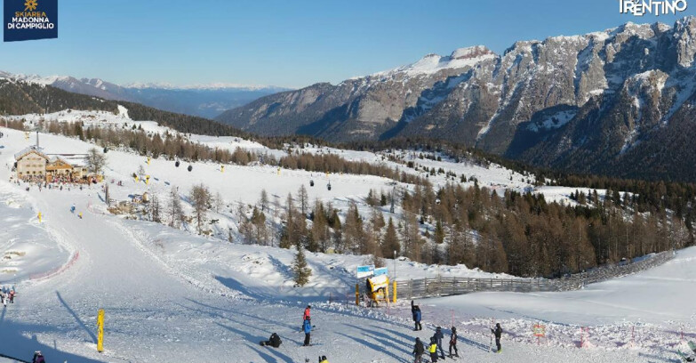 Webcam Madonna di Campiglio (Skiarea Campiglio Dolomiti di Brenta - Val di Sole Val Rendena) - Rifugio Viviani