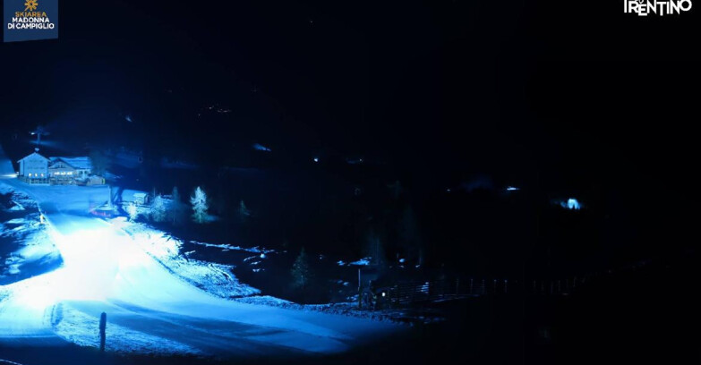 Webcam Madonna di Campiglio (Skiarea Campiglio Dolomiti di Brenta - Val di Sole Val Rendena) - Rifugio Viviani