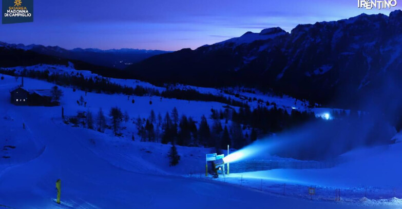 Webcam Madonna di Campiglio (Skiarea Campiglio Dolomiti di Brenta - Val di Sole Val Rendena) - Rifugio Viviani