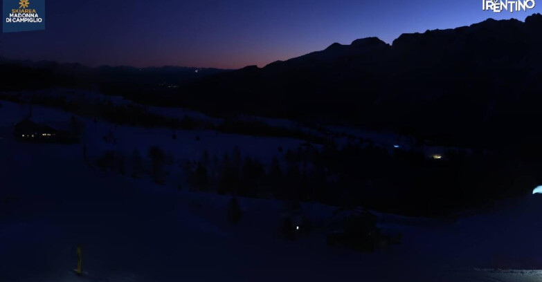 Webcam Madonna di Campiglio (Skiarea Campiglio Dolomiti di Brenta - Val di Sole Val Rendena) - Rifugio Viviani