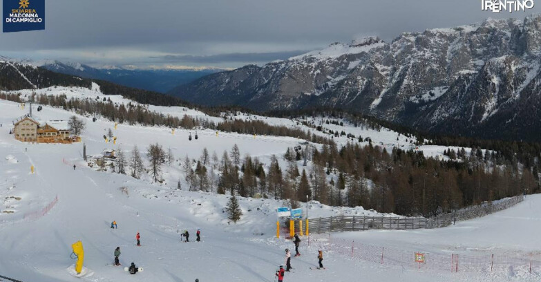 Webcam Madonna di Campiglio (Skiarea Campiglio Dolomiti di Brenta - Val di Sole Val Rendena) - Rifugio Viviani