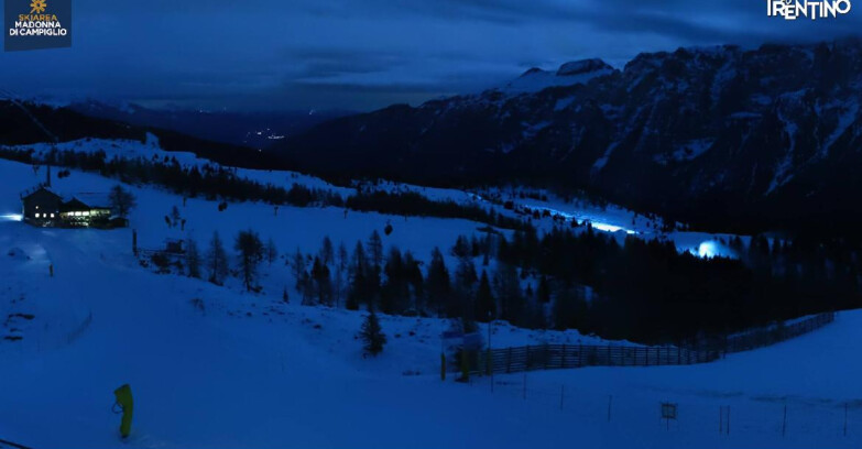 Webcam Madonna di Campiglio (Skiarea Campiglio Dolomiti di Brenta - Val di Sole Val Rendena) - Rifugio Viviani