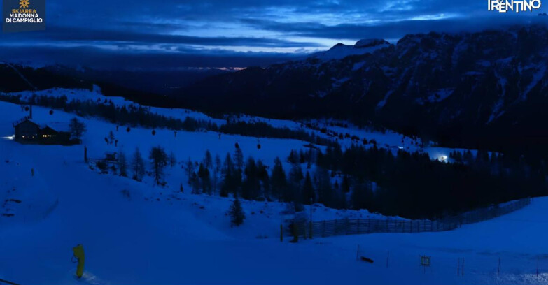 Webcam Madonna di Campiglio (Skiarea Campiglio Dolomiti di Brenta - Val di Sole Val Rendena) - Rifugio Viviani