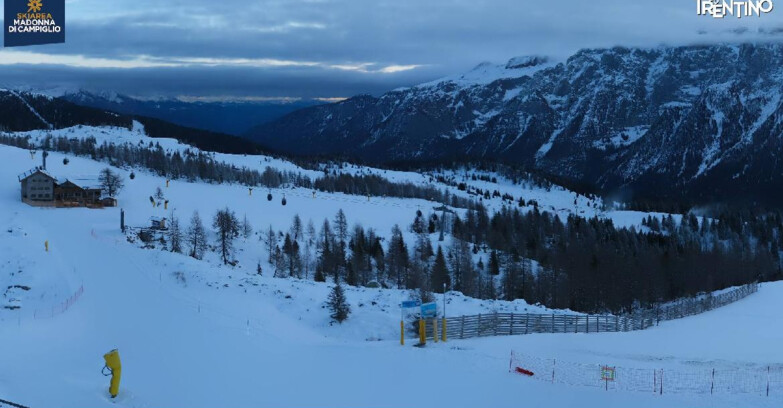 Webcam Madonna di Campiglio (Skiarea Campiglio Dolomiti di Brenta - Val di Sole Val Rendena) - Rifugio Viviani