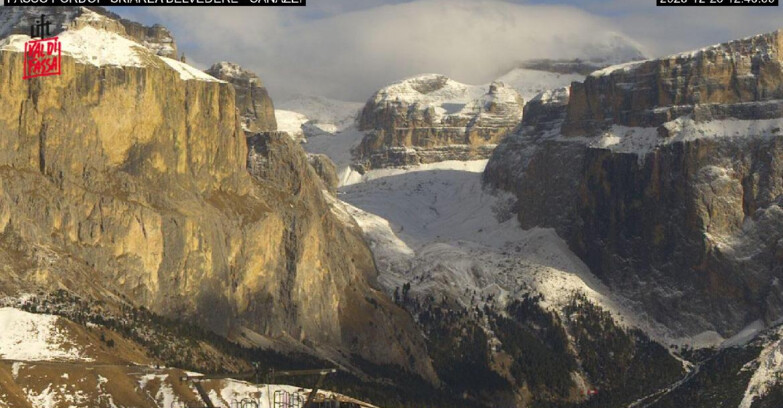 Webcam Campitello-Mazzin-Col Rodella  - Canazei - Belvedere - Skiarea Belvedere