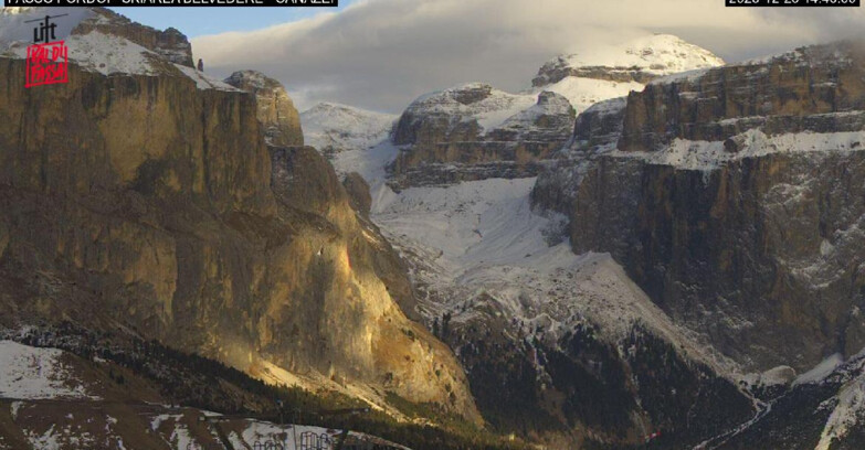 Webcam Campitello-Mazzin-Col Rodella  - Canazei - Belvedere - Skiarea Belvedere