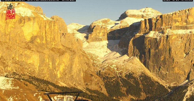 Webcam Campitello-Mazzin-Col Rodella - Canazei - Belvedere - Skiarea Belvedere