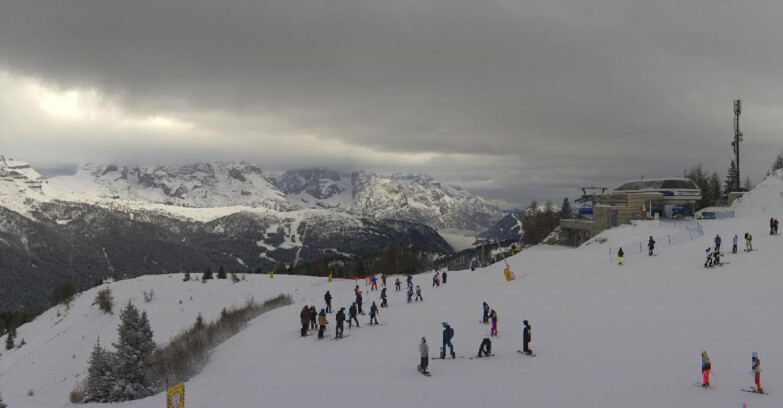 Webcam Ski area Campiglio Dolomiti di Brenta Val di Sole Val Rendena - Seggiovia Malghette Vista sul Brenta