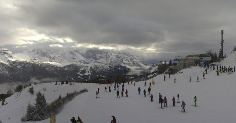 Webcam Ski area Campiglio Dolomiti di Brenta Val di Sole Val Rendena - Seggiovia Malghette Vista sul Brenta