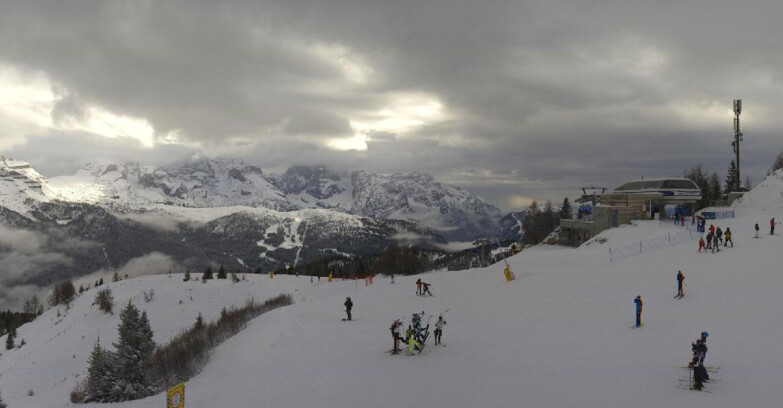 Webcam Ski area Campiglio Dolomiti di Brenta Val di Sole Val Rendena - Seggiovia Malghette Vista sul Brenta