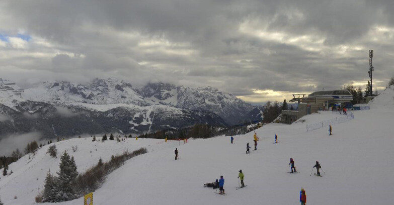 Webcam Ski area Campiglio Dolomiti di Brenta Val di Sole Val Rendena - Seggiovia Malghette Vista sul Brenta