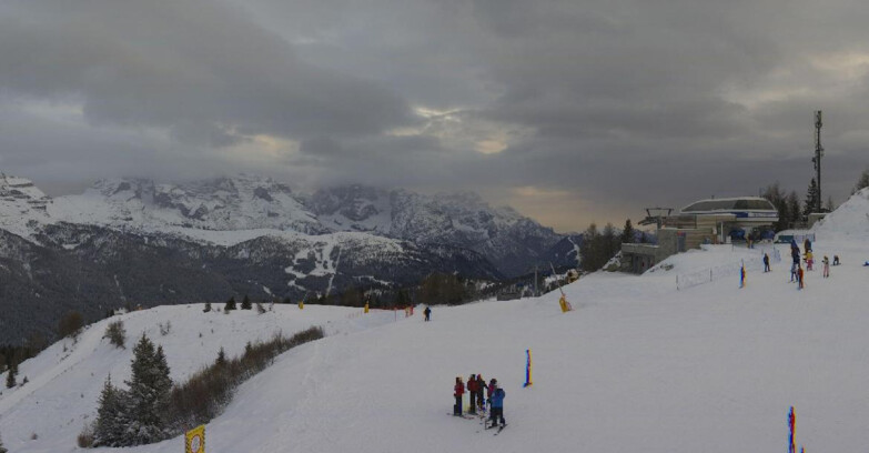 Webcam Ski area Campiglio Dolomiti di Brenta Val di Sole Val Rendena - Seggiovia Malghette Vista sul Brenta