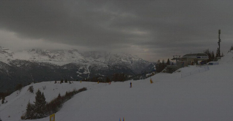 Webcam Ski area Campiglio Dolomiti di Brenta Val di Sole Val Rendena - Seggiovia Malghette Vista sul Brenta