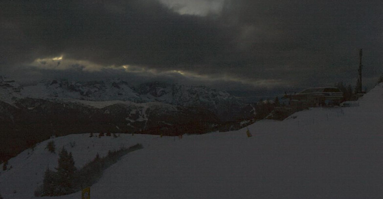 Webcam Folgarida-Marilleva  (Skiarea Campiglio Dolomiti di Brenta - Val di Sole Val Rendena) - Seggiovia Malghette 