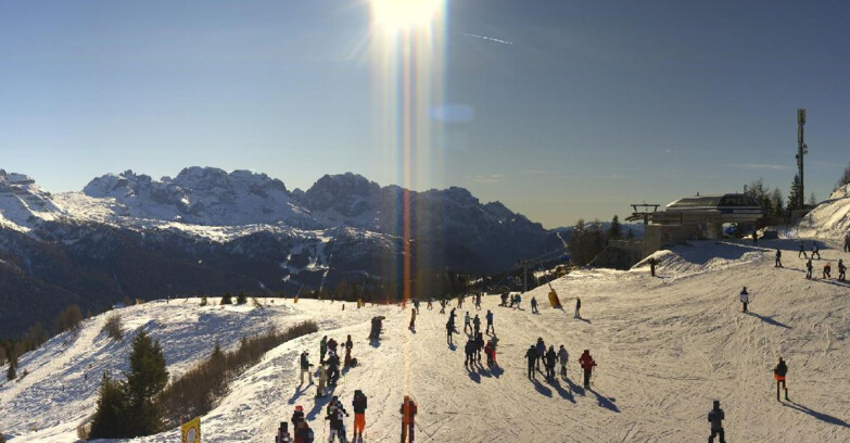 Webcam Ski area Campiglio Dolomiti di Brenta Val di Sole Val Rendena - Seggiovia Malghette Vista sul Brenta
