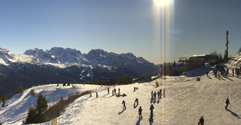 Webcam Ski area Campiglio Dolomiti di Brenta Val di Sole Val Rendena - Seggiovia Malghette Vista sul Brenta