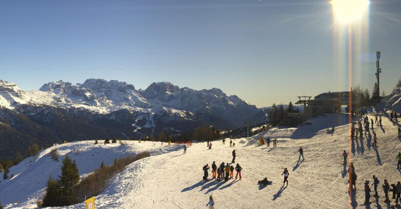 Webcam Ski area Campiglio Dolomiti di Brenta Val di Sole Val Rendena - Seggiovia Malghette Vista sul Brenta