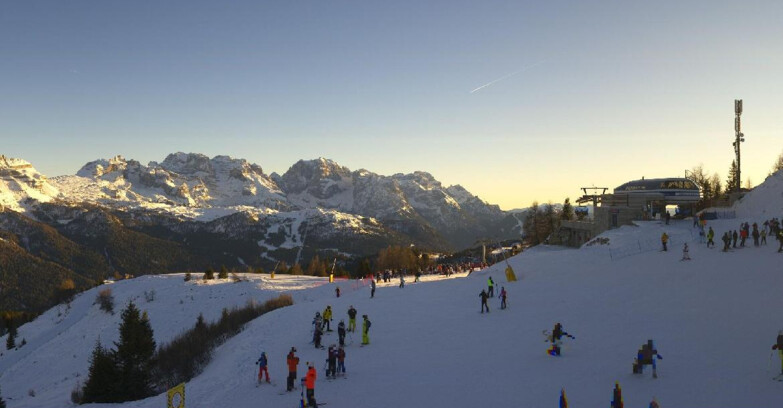 Webcam Ski area Campiglio Dolomiti di Brenta Val di Sole Val Rendena - Seggiovia Malghette Vista sul Brenta
