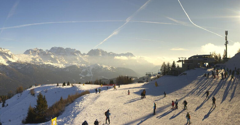Webcam Folgarida-Marilleva  (Skiarea Campiglio Dolomiti di Brenta - Val di Sole Val Rendena) - Seggiovia Malghette 