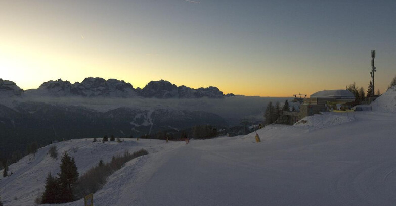 Webcam Folgarida-Marilleva  (Skiarea Campiglio Dolomiti di Brenta - Val di Sole Val Rendena) - Seggiovia Malghette 