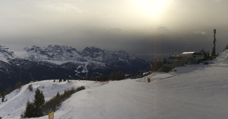Webcam Ski area Campiglio Dolomiti di Brenta Val di Sole Val Rendena - Seggiovia Malghette Vista sul Brenta