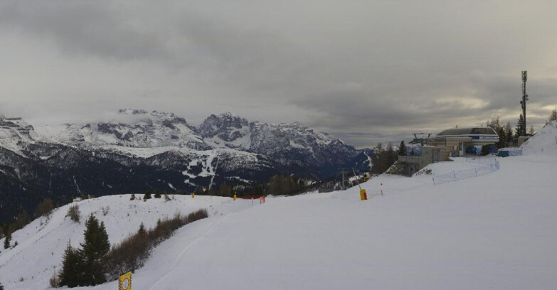 Webcam Ski area Campiglio Dolomiti di Brenta Val di Sole Val Rendena - Seggiovia Malghette Vista sul Brenta