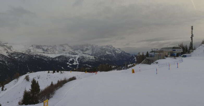 Webcam Ski area Campiglio Dolomiti di Brenta Val di Sole Val Rendena - Seggiovia Malghette Vista sul Brenta