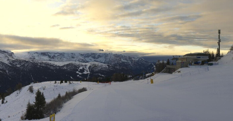 Webcam Ski area Campiglio Dolomiti di Brenta Val di Sole Val Rendena - Seggiovia Malghette Vista sul Brenta
