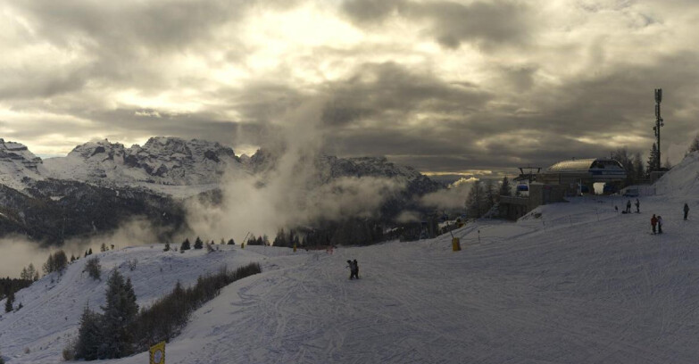 Webcam Folgarida-Marilleva  (Skiarea Campiglio Dolomiti di Brenta - Val di Sole Val Rendena) - Seggiovia Malghette 