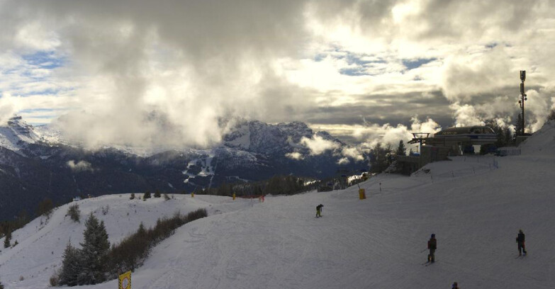 Webcam Folgarida-Marilleva  (Skiarea Campiglio Dolomiti di Brenta - Val di Sole Val Rendena) - Seggiovia Malghette 