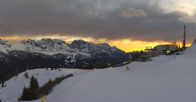 Webcam Skiarea Campiglio Dolomiti di Brenta Val di Sole Val Rendena - Seggiovia Malghette 