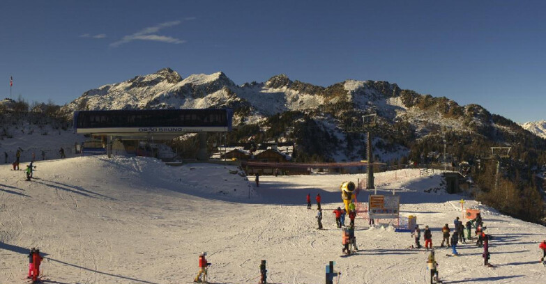 Webcam Skiarea Campiglio Dolomiti di Brenta Val di Sole Val Rendena - Seggiovia Orso Bruno 