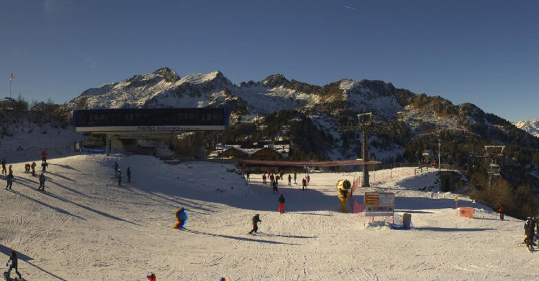 Webcam Skiarea Campiglio Dolomiti di Brenta Val di Sole Val Rendena - Seggiovia Orso Bruno 