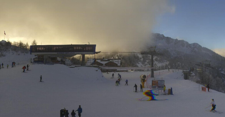 Webcam Ski area Campiglio Dolomiti di Brenta Val di Sole Val Rendena - Seggiovia Orso Bruno 