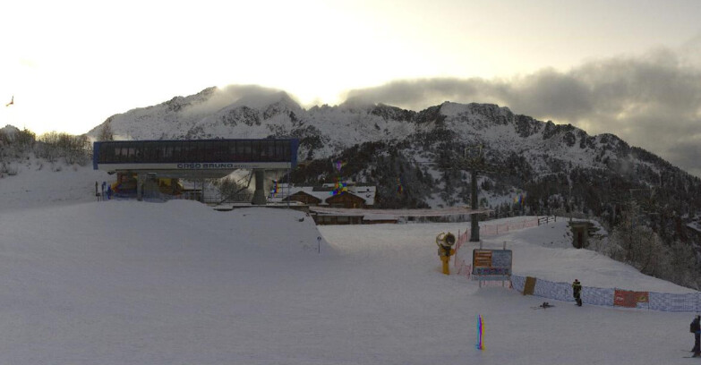 Webcam Ski area Campiglio Dolomiti di Brenta Val di Sole Val Rendena - Seggiovia Orso Bruno 