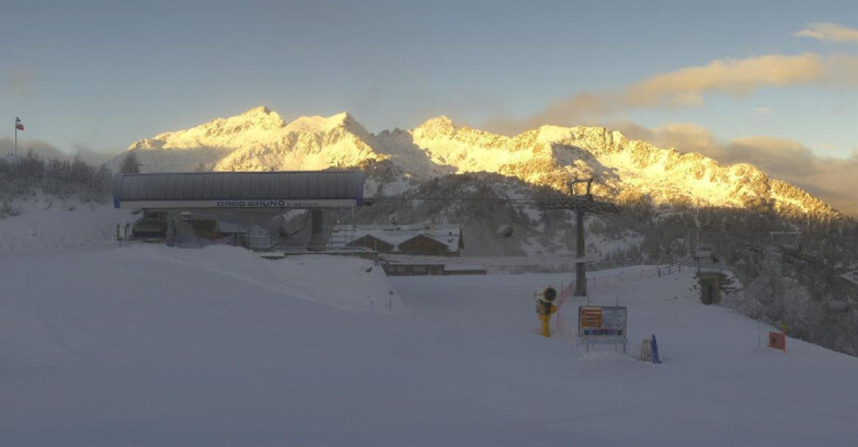 Webcam Ski area Campiglio Dolomiti di Brenta Val di Sole Val Rendena - Seggiovia Orso Bruno 