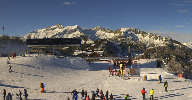 Webcam Ski area Campiglio Dolomiti di Brenta Val di Sole Val Rendena - Seggiovia Orso Bruno 