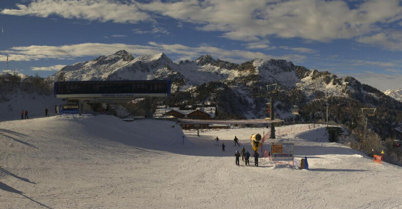 Webcam Ski area Campiglio Dolomiti di Brenta Val di Sole Val Rendena - Seggiovia Orso Bruno 