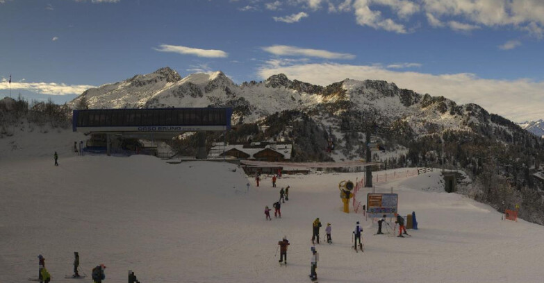 Webcam Ski area Campiglio Dolomiti di Brenta Val di Sole Val Rendena - Seggiovia Orso Bruno 