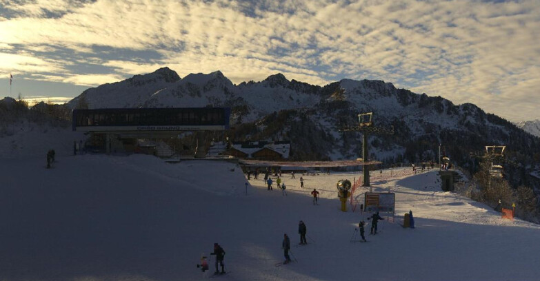 Webcam Ski area Campiglio Dolomiti di Brenta Val di Sole Val Rendena - Seggiovia Orso Bruno 