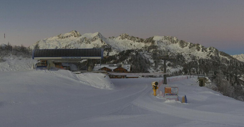 Webcam Ski area Campiglio Dolomiti di Brenta Val di Sole Val Rendena - Seggiovia Orso Bruno 