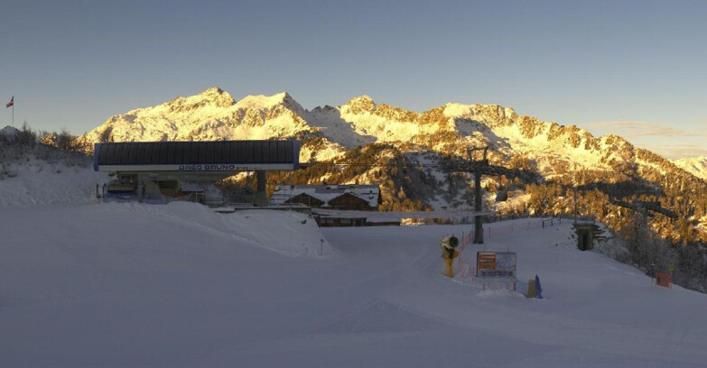 Webcam Ski area Campiglio Dolomiti di Brenta Val di Sole Val Rendena - Seggiovia Orso Bruno 