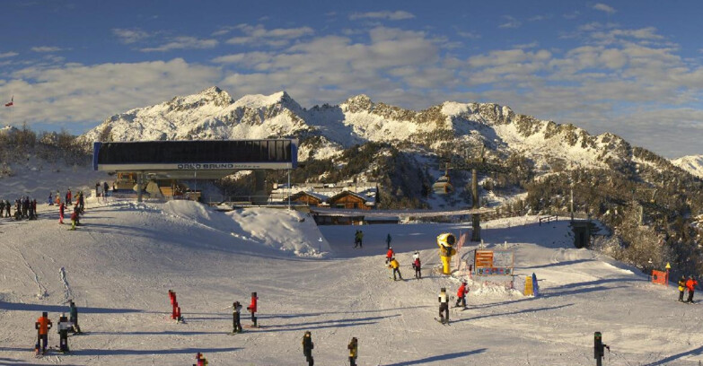 Webcam Ski area Campiglio Dolomiti di Brenta Val di Sole Val Rendena - Seggiovia Orso Bruno 