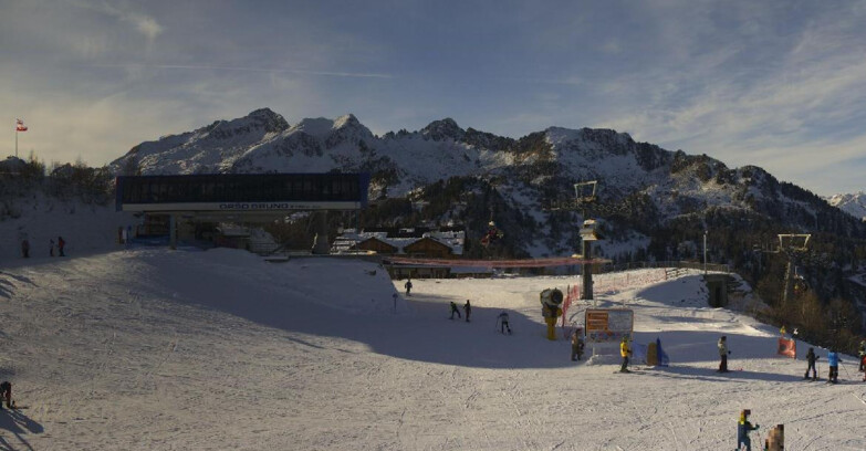 Webcam Skiarea Campiglio Dolomiti di Brenta Val di Sole Val Rendena - Seggiovia Orso Bruno 