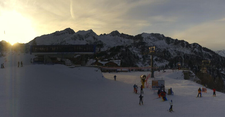 Webcam Skiarea Campiglio Dolomiti di Brenta Val di Sole Val Rendena - Seggiovia Orso Bruno 
