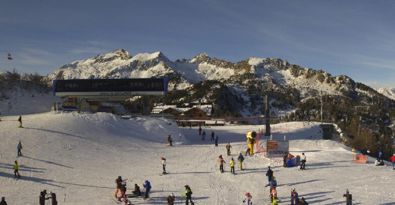 Webcam Skiarea Campiglio Dolomiti di Brenta Val di Sole Val Rendena - Seggiovia Orso Bruno 