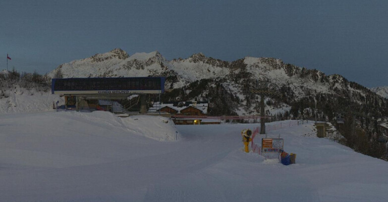 Webcam Skiarea Campiglio Dolomiti di Brenta Val di Sole Val Rendena - Seggiovia Orso Bruno 