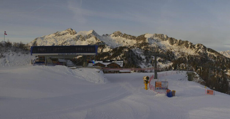 Webcam Skiarea Campiglio Dolomiti di Brenta Val di Sole Val Rendena - Seggiovia Orso Bruno 