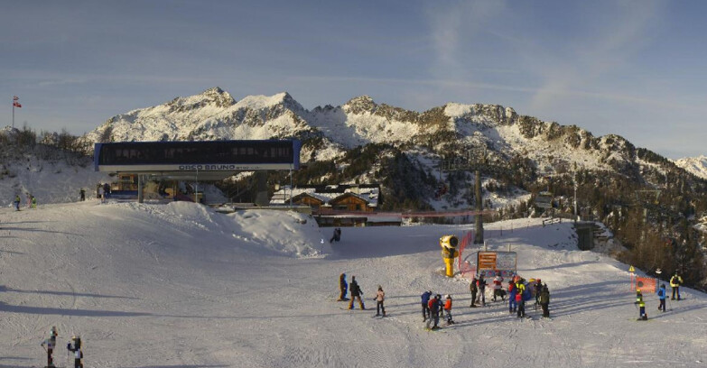Webcam Skiarea Campiglio Dolomiti di Brenta Val di Sole Val Rendena - Seggiovia Orso Bruno 